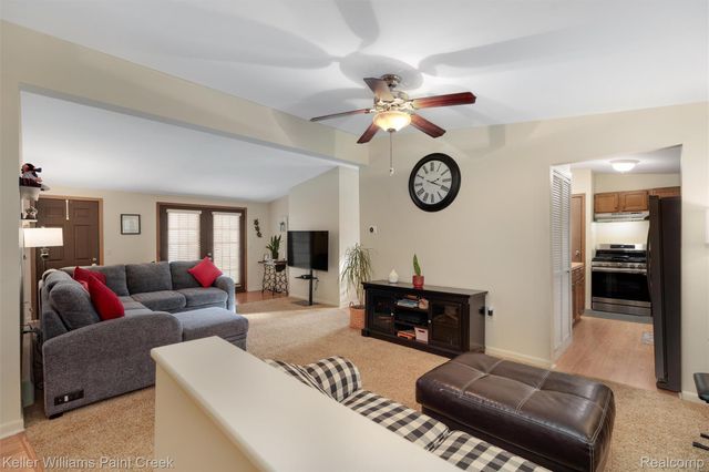 975 Woodlane Drive, Rochester Hills, MI 48307