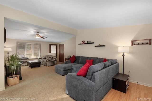 975 Woodlane Drive, Rochester Hills, MI 48307