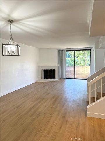 21930 Marylee 98, Woodland Hills, CA 91367