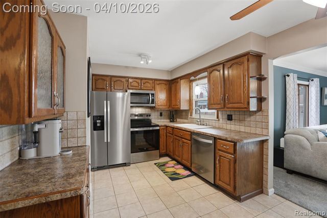 20801 Revere Street, Saint Clair Shores, MI 48080