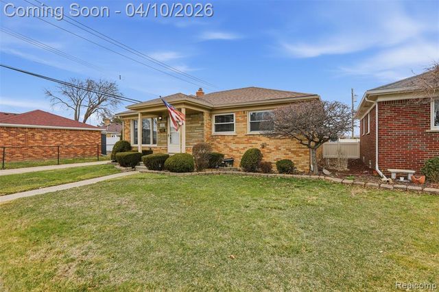 20801 Revere Street, Saint Clair Shores, MI 48080