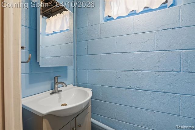 20801 Revere Street, Saint Clair Shores, MI 48080