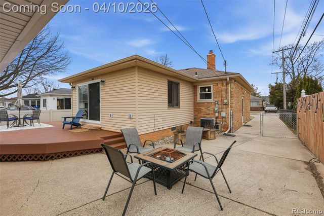 20801 Revere Street, Saint Clair Shores, MI 48080