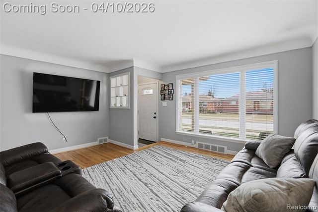 20801 Revere Street, Saint Clair Shores, MI 48080