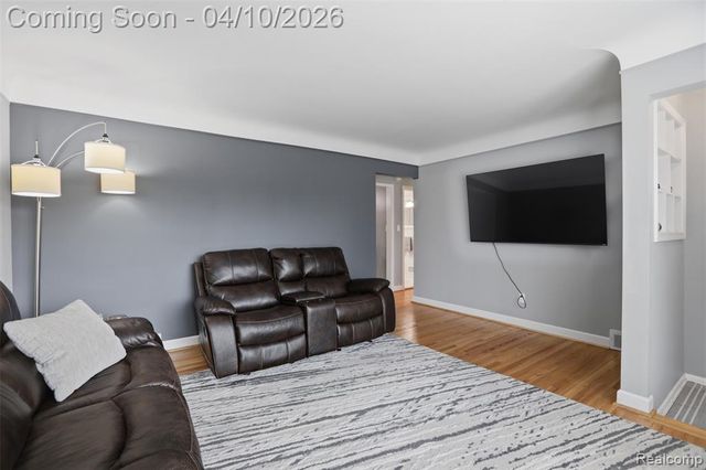 20801 Revere Street, Saint Clair Shores, MI 48080