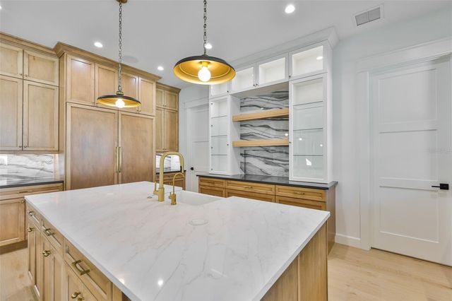 4123 W CORONA STREET, Tampa, FL 33629