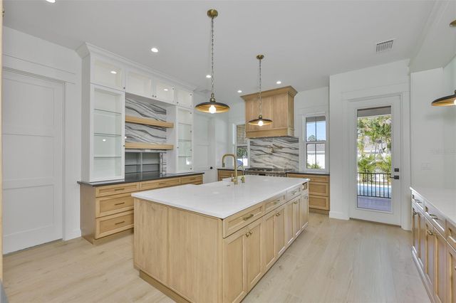 4123 W CORONA STREET, Tampa, FL 33629