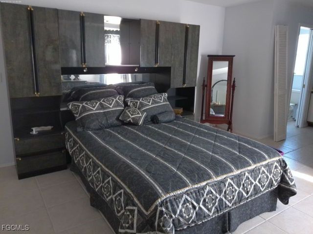 1040 SE 4th ST, Cape Coral, FL 33990