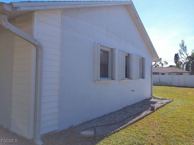 1040 SE 4th ST, Cape Coral, FL 33990