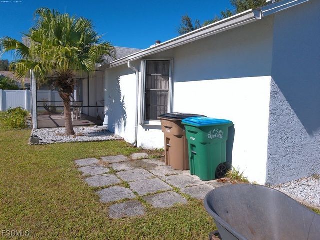 1040 SE 4th ST, Cape Coral, FL 33990