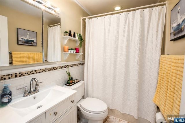 23 Algonquin Avenue, Rockaway Township, NJ 07866