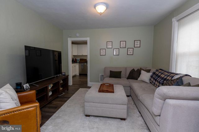 206 SHEAS TER, Ardmore, PA 19003