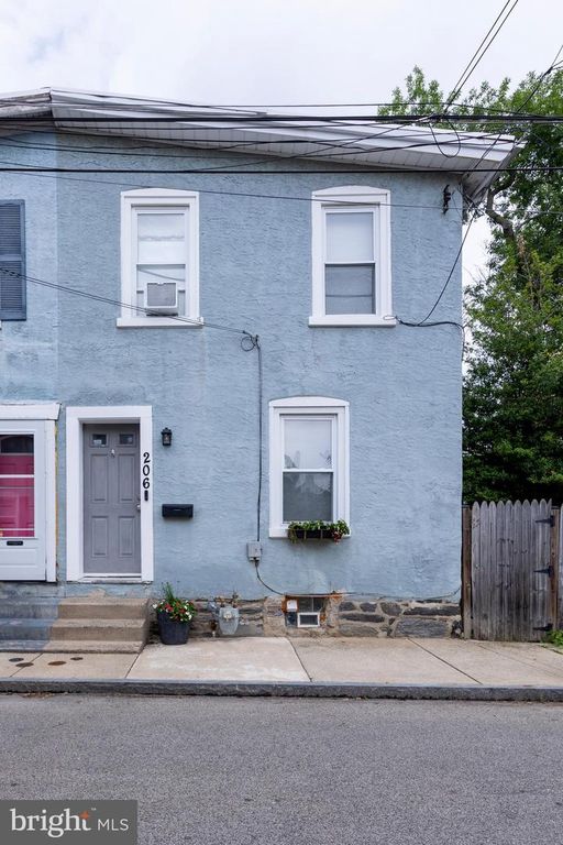 206 SHEAS TER, Ardmore, PA 19003