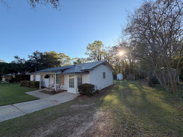 179 Dogwood St, Midland City, AL 36350