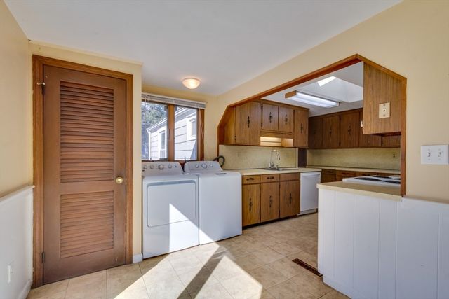 15 Dana Road, Weymouth, MA 02189