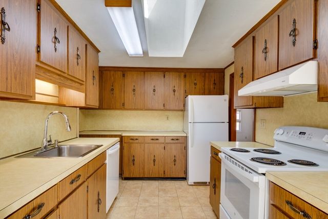 15 Dana Road, Weymouth, MA 02189