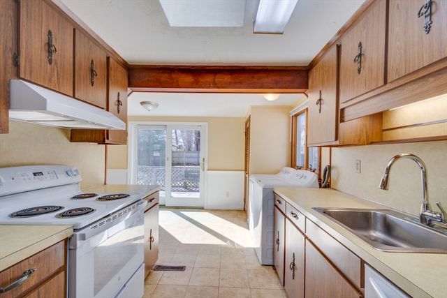 15 Dana Road, Weymouth, MA 02189