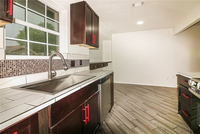 9579 Quetzal St, Corpus Christi, TX 78418
