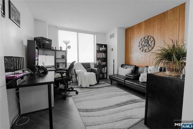 806 Harmon Cove Tower 806, Secaucus, NJ 07094