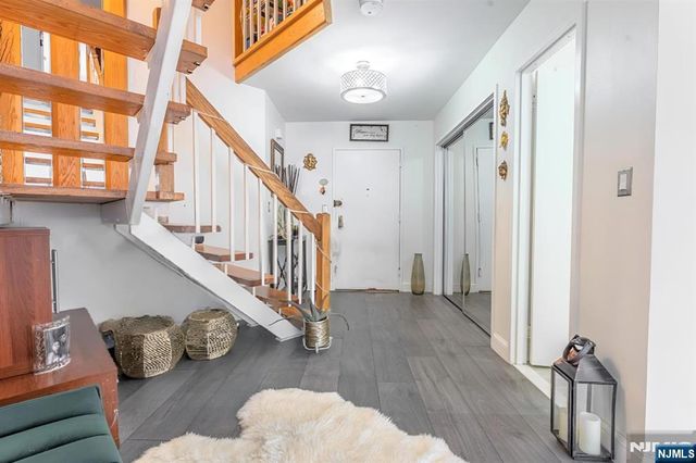 806 Harmon Cove Tower 806, Secaucus, NJ 07094