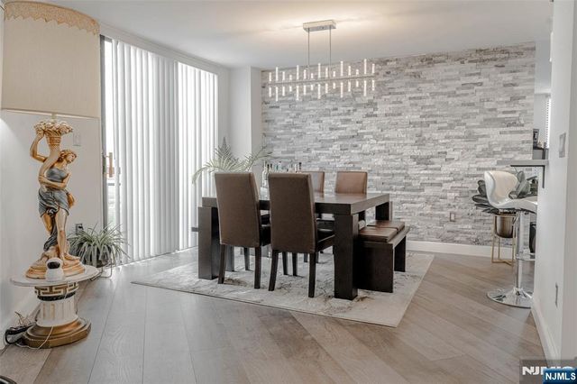 806 Harmon Cove Tower 806, Secaucus, NJ 07094