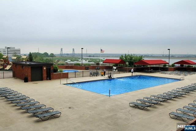 806 Harmon Cove Tower 806, Secaucus, NJ 07094