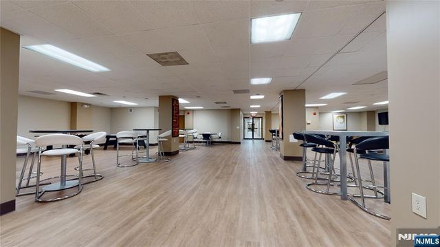 806 Harmon Cove Tower 806, Secaucus, NJ 07094