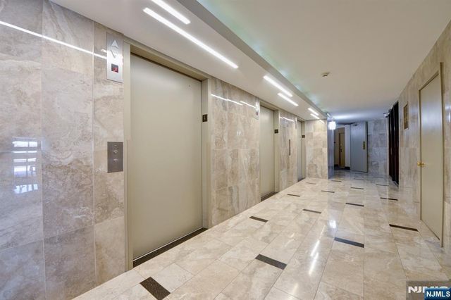 806 Harmon Cove Tower 806, Secaucus, NJ 07094