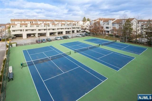 806 Harmon Cove Tower 806, Secaucus, NJ 07094