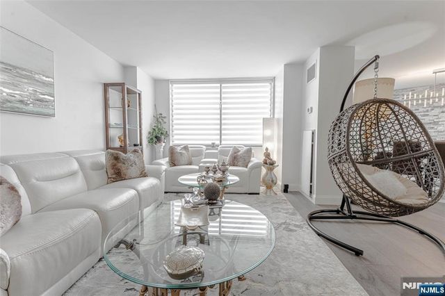 806 Harmon Cove Tower 806, Secaucus, NJ 07094