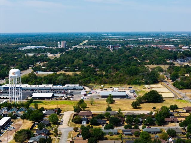 2301 Mangum Street, Commerce, TX 75428