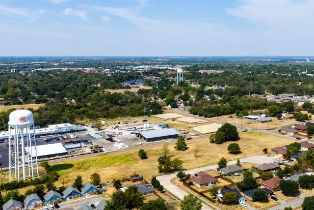 2301 Mangum Street, Commerce, TX 75428