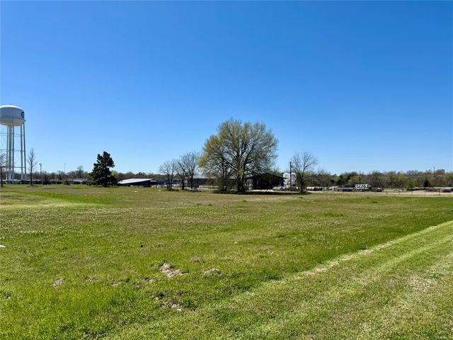 2301 Mangum Street, Commerce, TX 75428