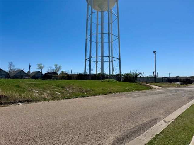 2301 Mangum Street, Commerce, TX 75428