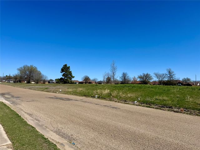 2301 Mangum Street, Commerce, TX 75428