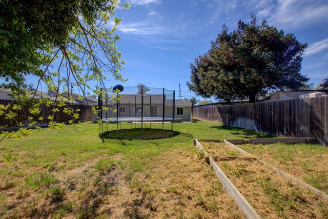 3735 Texas Ave, Riverbank, CA 95367