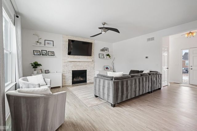 48284 Stapleton Avenue, Macomb, MI 48042