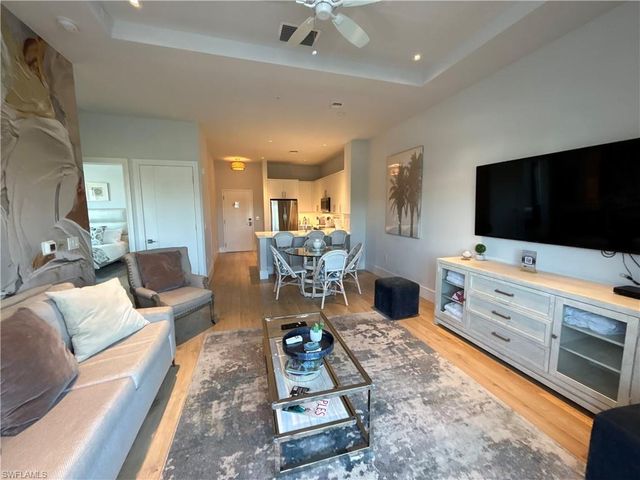 101 8th ST S # 302, Naples, FL 34102