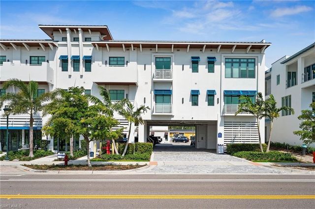 101 8th ST S # 302, Naples, FL 34102