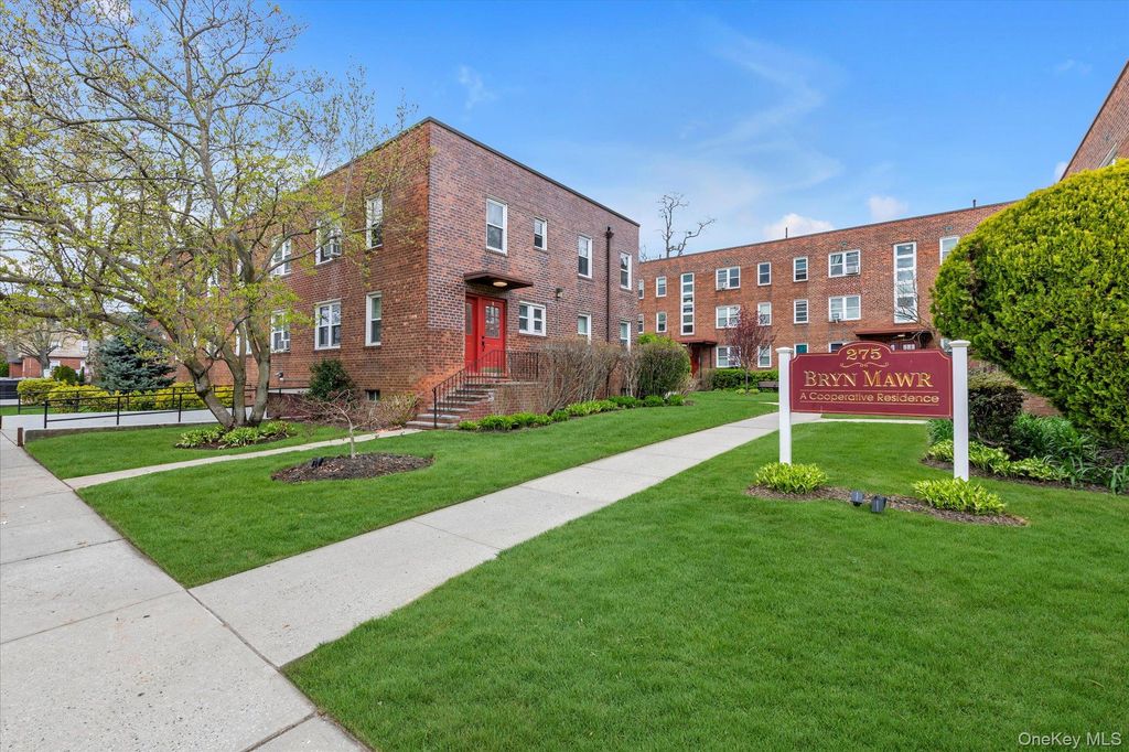 275 Maple Avenue D6, Rockville Centre, NY 11570