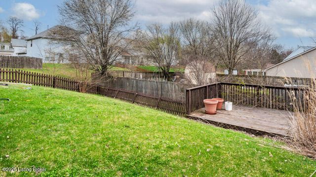 5113 Middlesex Dr, Louisville, KY 40245