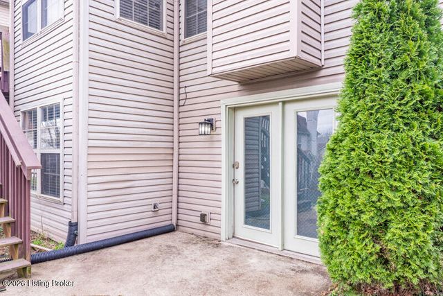 5113 Middlesex Dr, Louisville, KY 40245