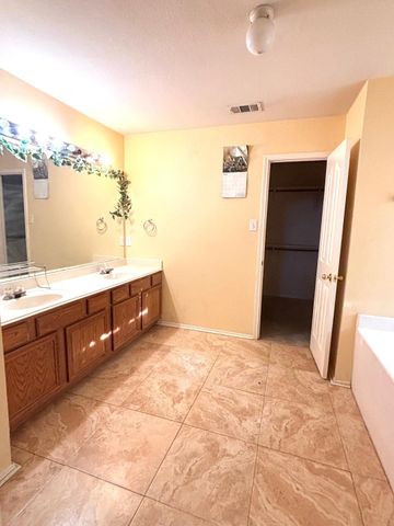 700 Gemstone Trail, Arlington, TX 76002