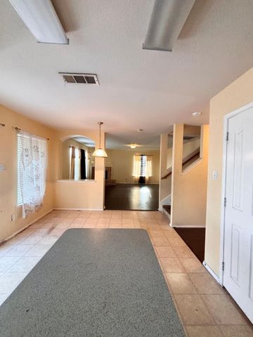 700 Gemstone Trail, Arlington, TX 76002