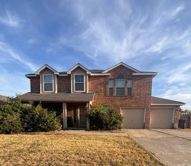 700 Gemstone Trail, Arlington, TX 76002
