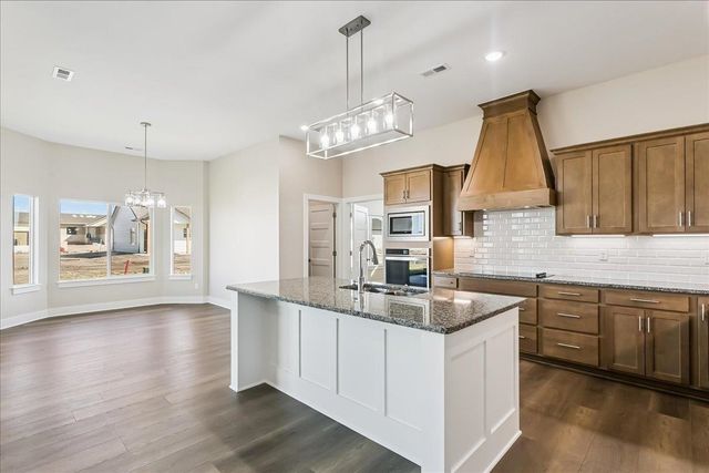1530 E Appleton St, Valley Center, KS 67147