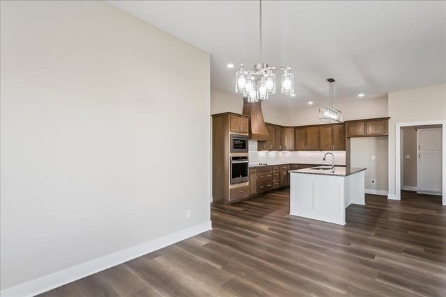 1530 E Appleton St, Valley Center, KS 67147