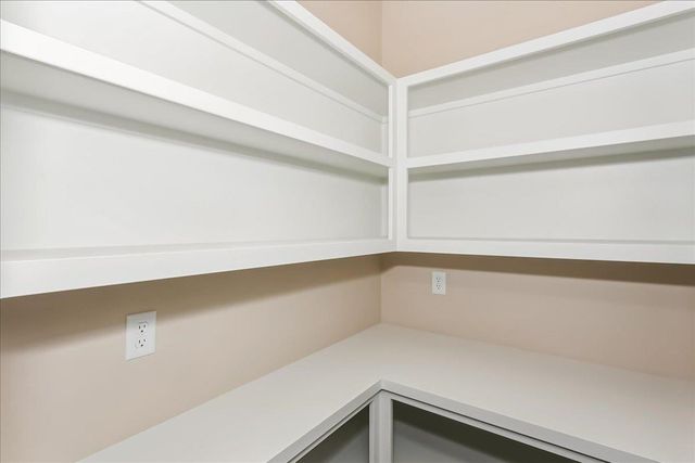 1530 E Appleton St, Valley Center, KS 67147