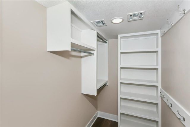 1530 E Appleton St, Valley Center, KS 67147