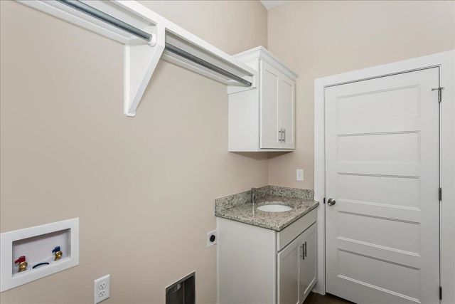 1530 E Appleton St, Valley Center, KS 67147